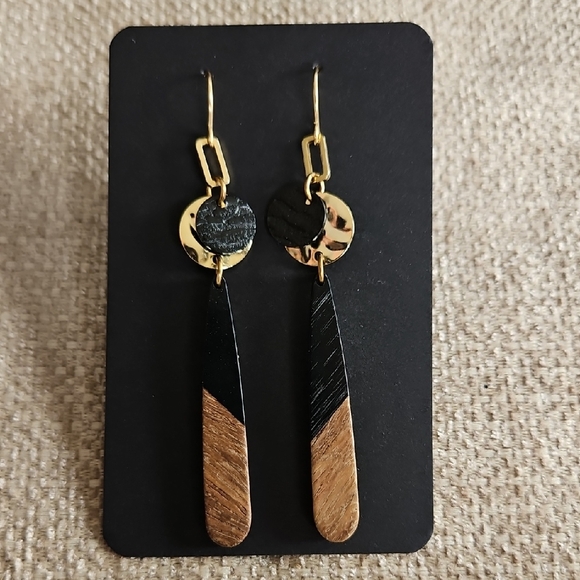 Jewelry - Gold and Black Drop Earrings - Elegant Two-Tone Women’s Jewelry
